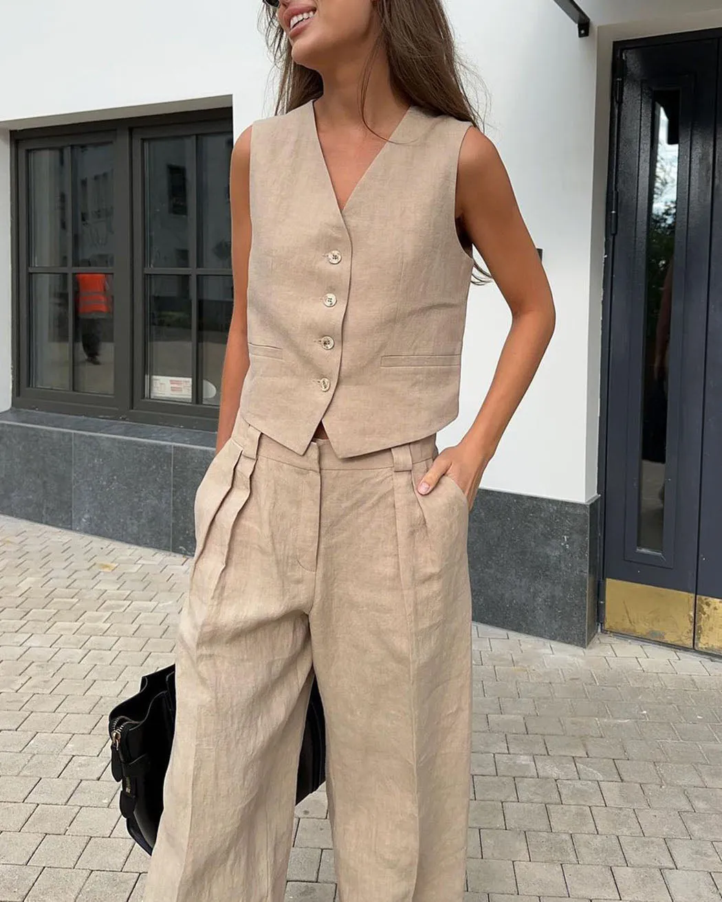 Comfortable linen sleeveless vest and low-rise pants set