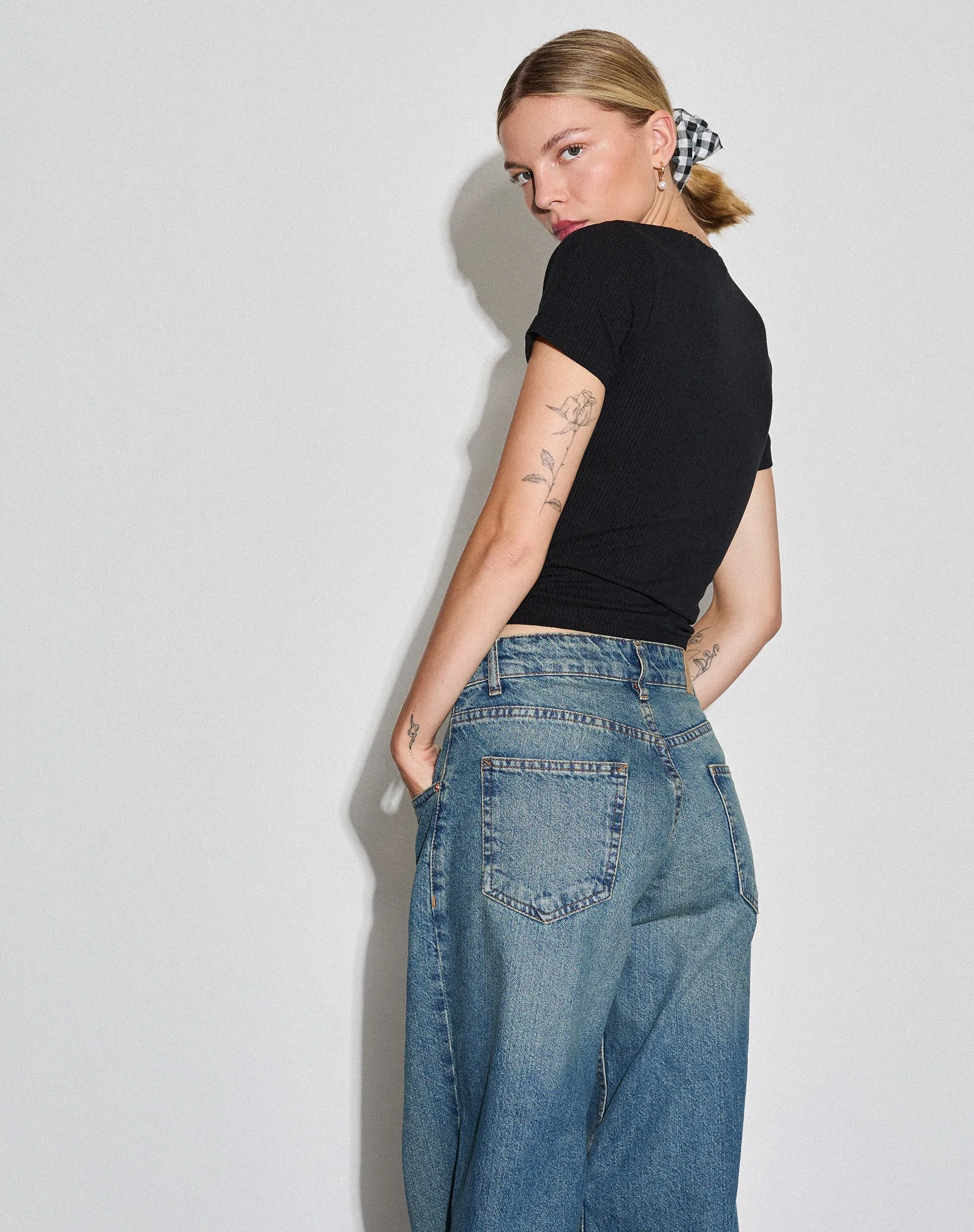 Dakota Cropped Tee in Black