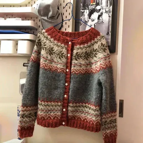 Julia – Vintage-Inspired Women’s Button Sweater