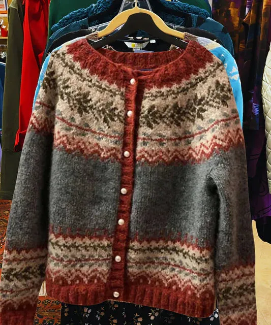Julia – Vintage-Inspired Women’s Button Sweater