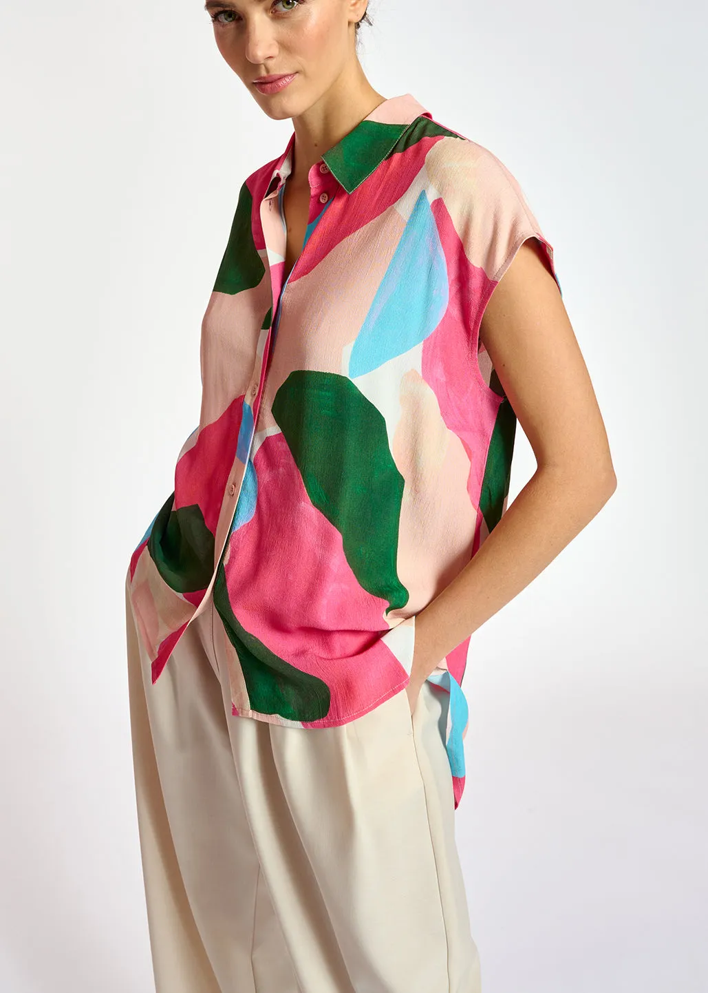 Multicolor sleeveless shirt with graphic print