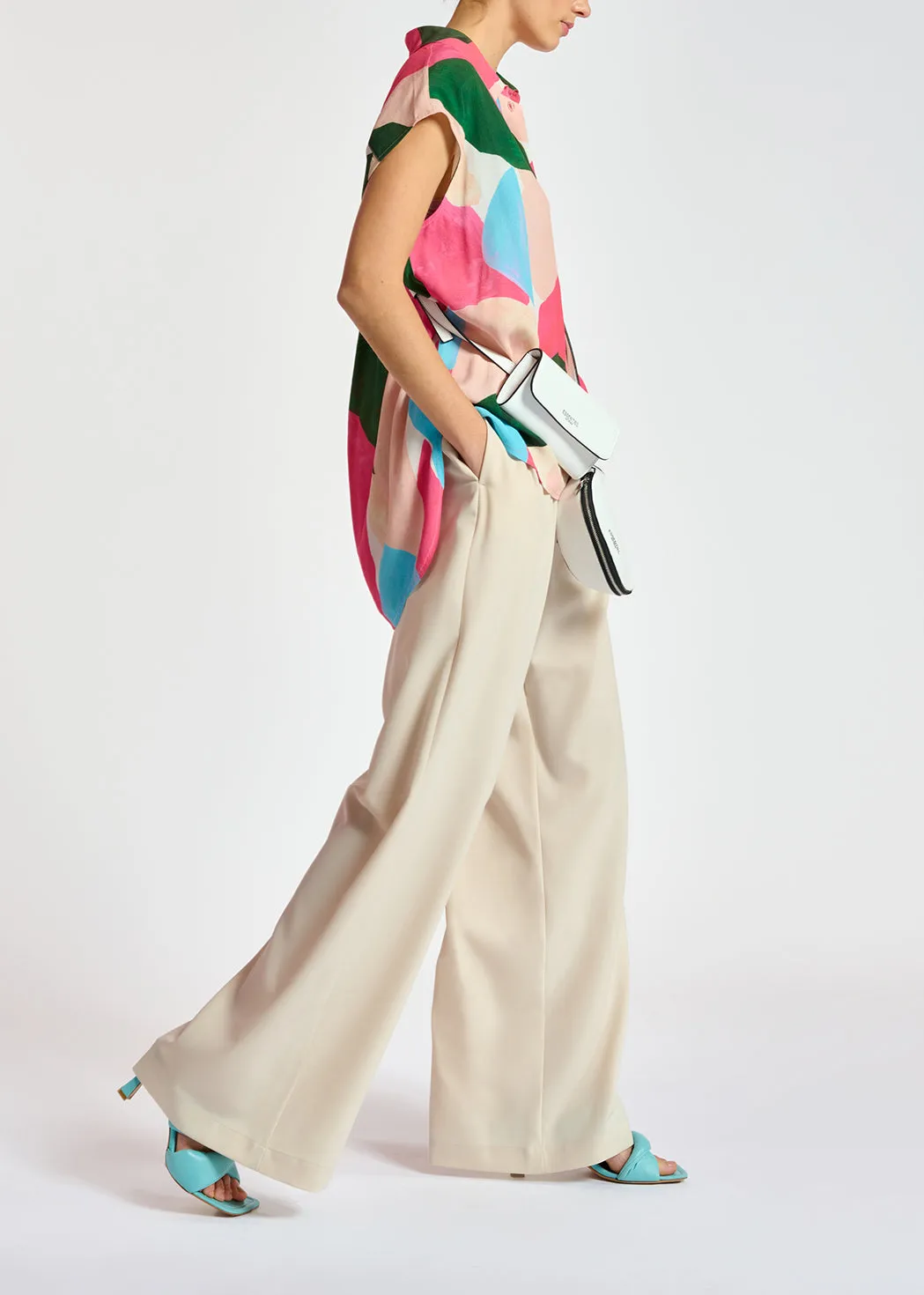 Multicolor sleeveless shirt with graphic print