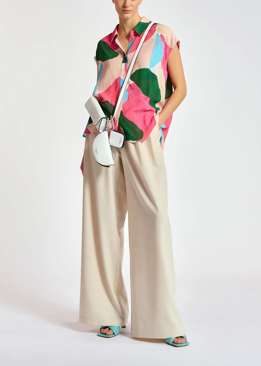 Multicolor sleeveless shirt with graphic print