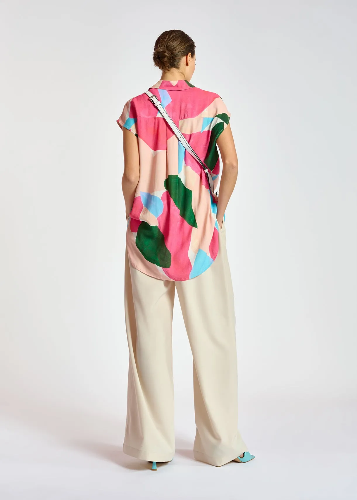Multicolor sleeveless shirt with graphic print