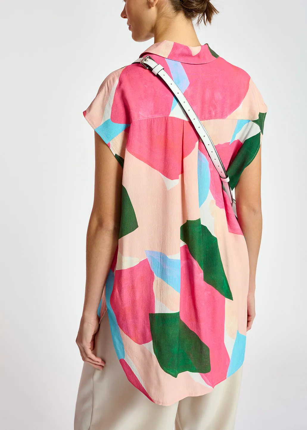 Multicolor sleeveless shirt with graphic print