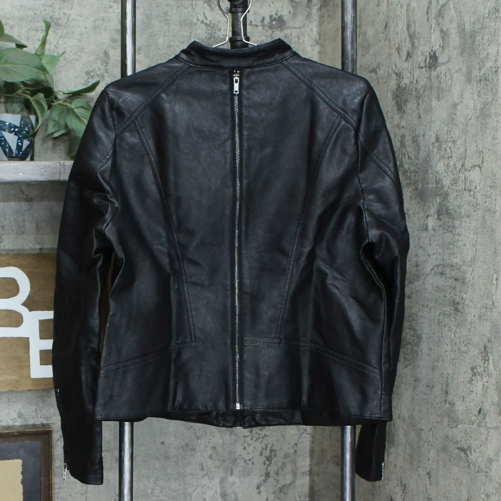NWT Skinnygirl Women's The Modern Faux Leather Moto Jacket. 672197 X-Large