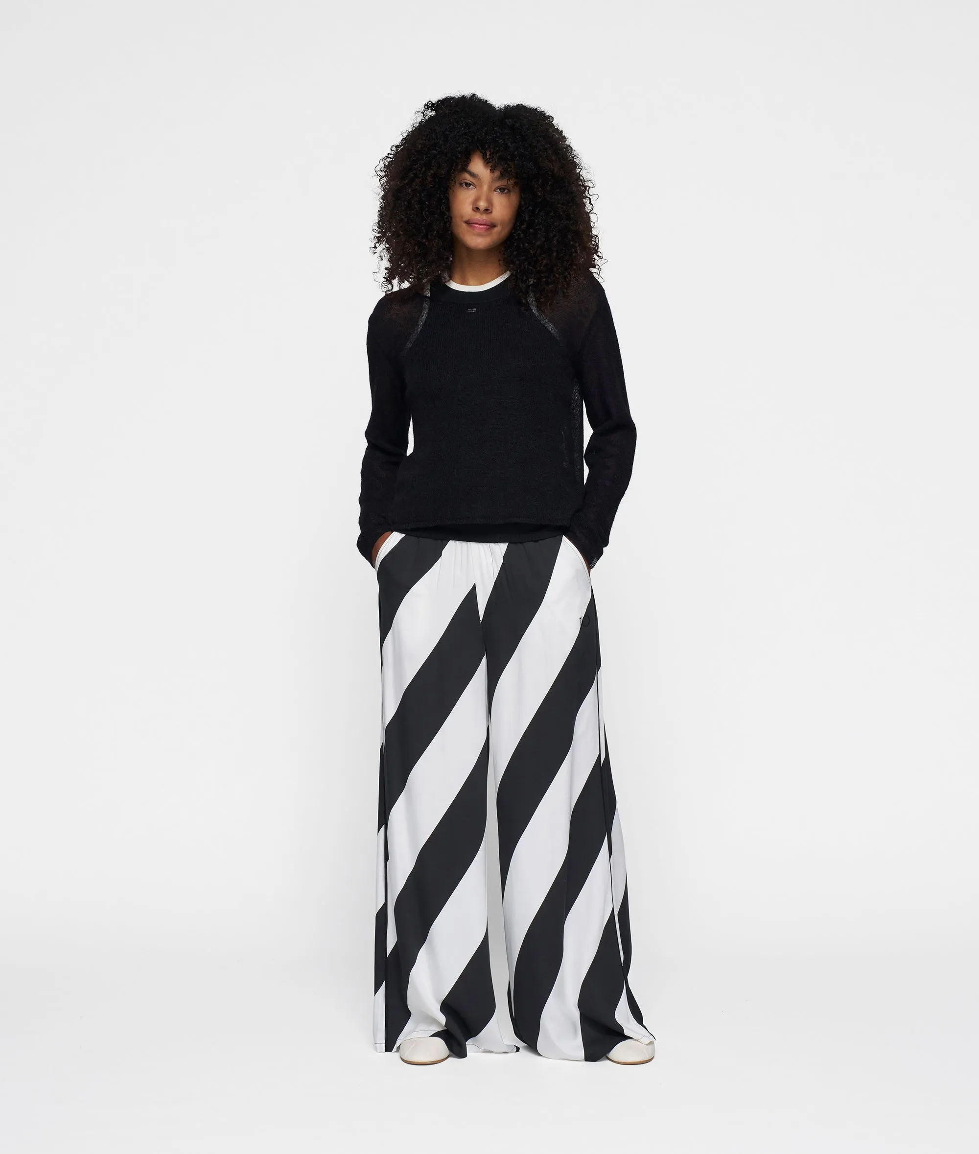 thin knit sweater | black