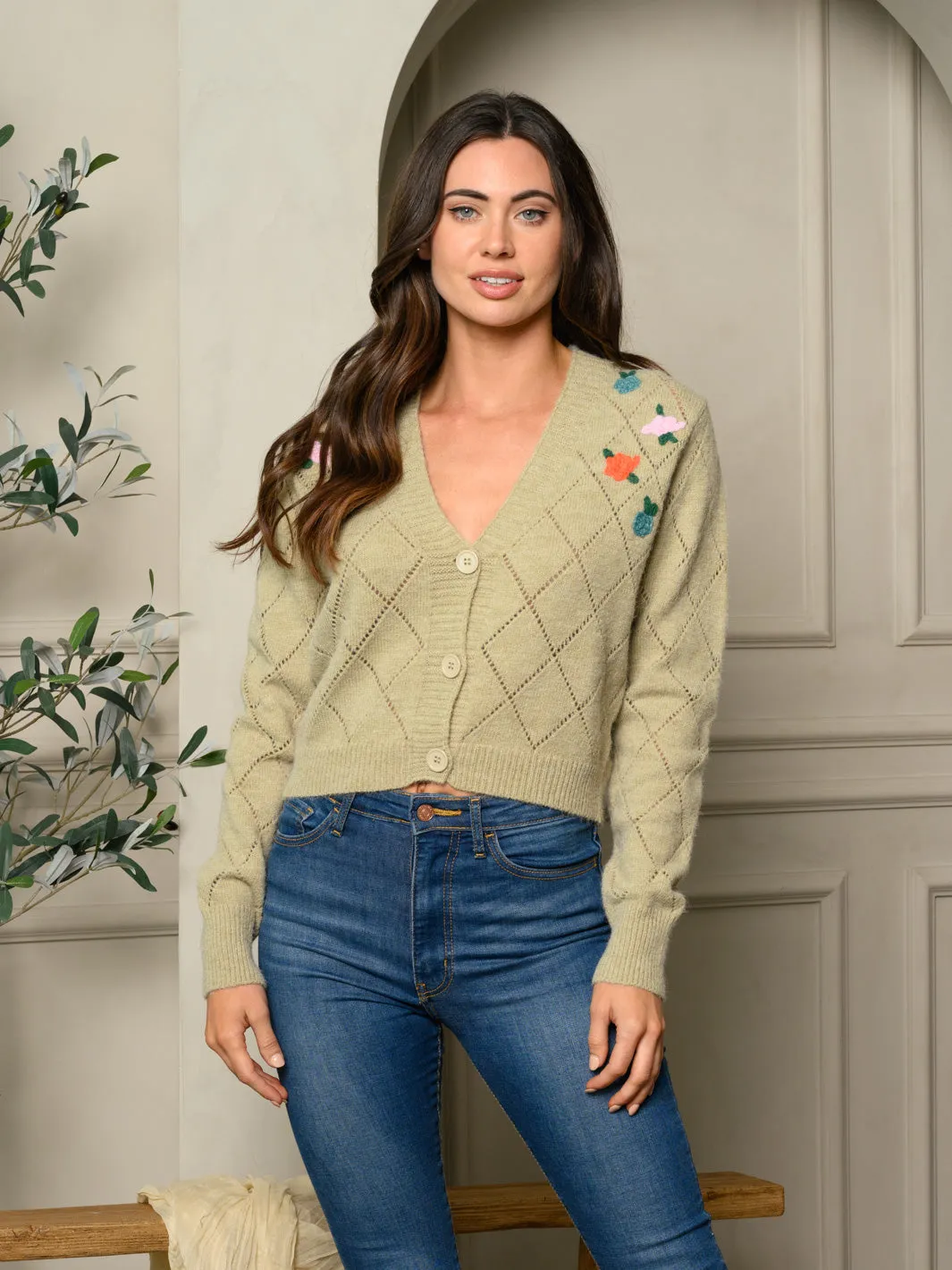WOMENS LONG SLEEVE BUTTON CLOSURE FLOWER DETAILED SWEATER